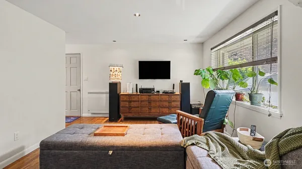 $2,200 | 16738 10th Avenue Northeast, Shoreline, WA 98155