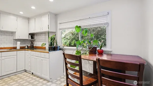 $2,200 | 16738 10th Avenue Northeast, Shoreline, WA 98155