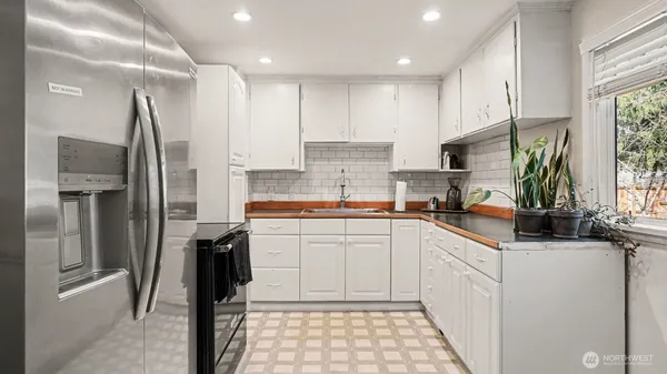 $2,200 | 16738 10th Avenue Northeast, Shoreline, WA 98155