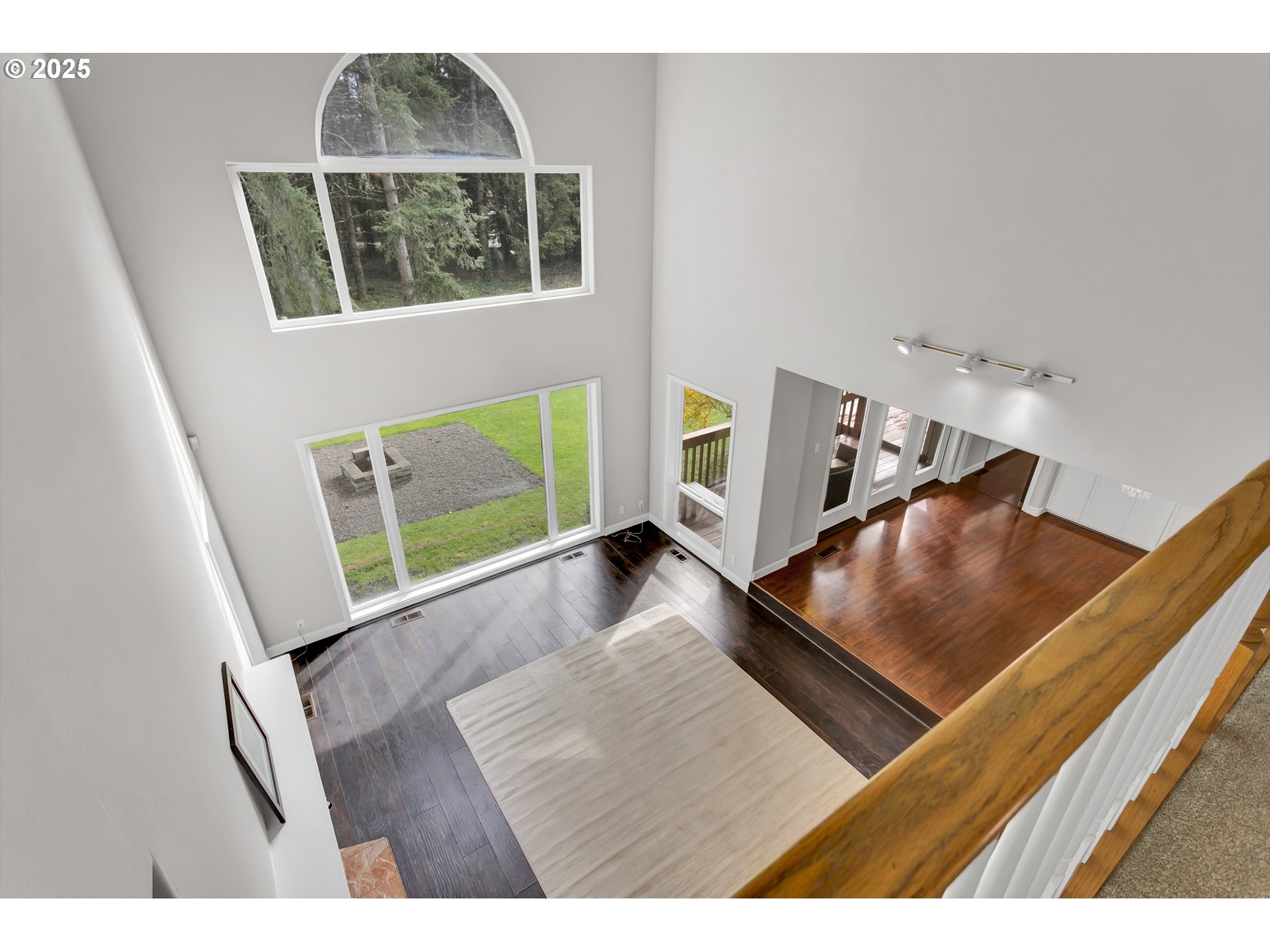 32370 Southeast Judd Road Eagle Creek, OR 97022 - Photo 38 of 48 a view of an entryway with workspace