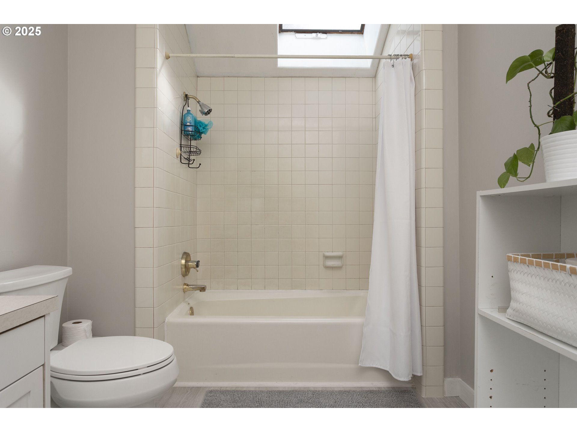 32370 Southeast Judd Road Eagle Creek, OR 97022 - Photo 43 of 48 a bathroom with a toilet and a shower