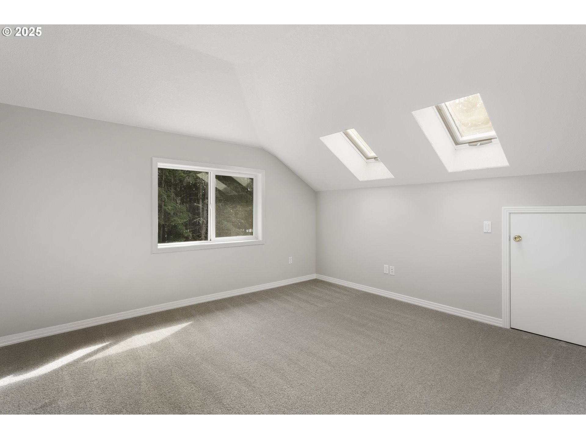 32370 Southeast Judd Road Eagle Creek, OR 97022 - Photo 44 of 48 an empty room with windows