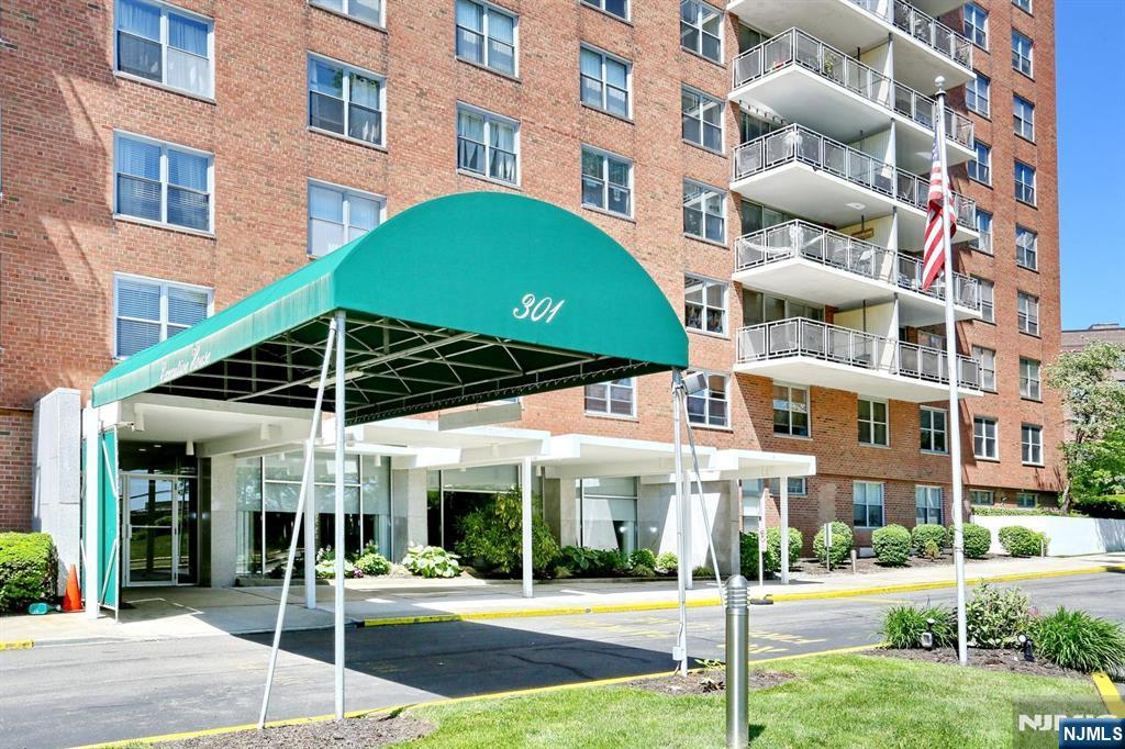 301 Beech Street, Unit 2H Hackensack, NJ 07601 - Photo 3 of 38