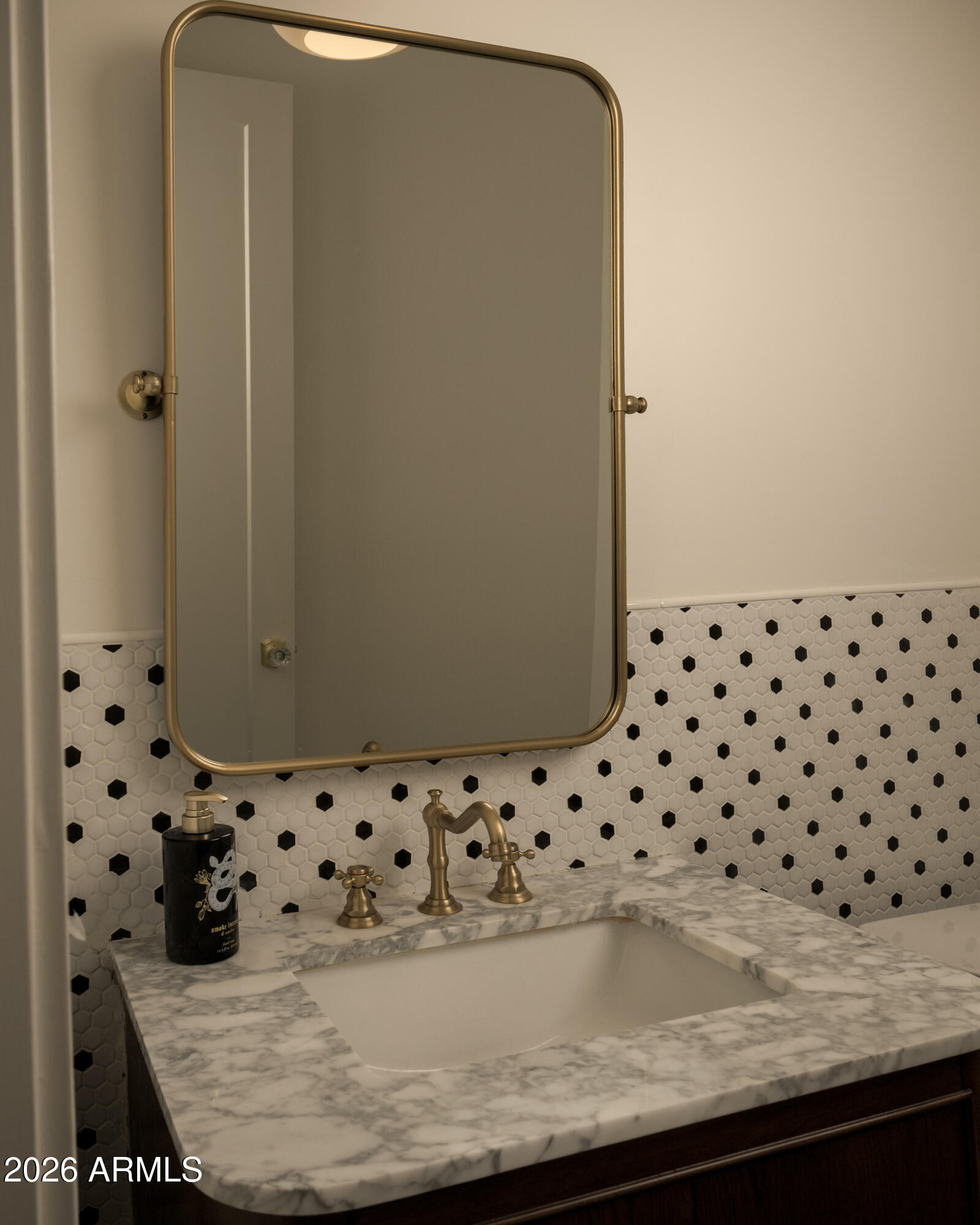 32 West Linger Lane Phoenix, AZ 85021 - Photo 20 of 31 Casita Powder Bathroom