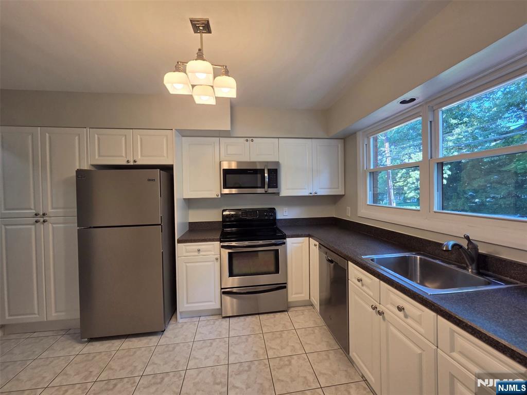 60 Madison Place, Unit A10 Ridgewood, NJ 07450 - Photo 8 of 34