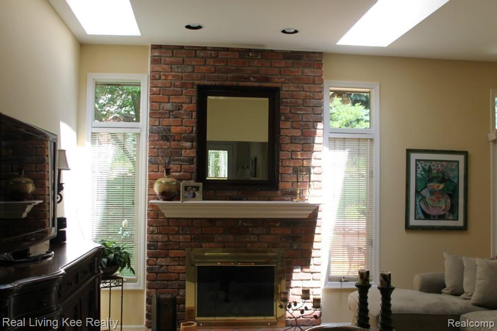 1432 Oakstone Drive Rochester, MI 48309 - Photo 8 of 49 IMG_0208.jpg