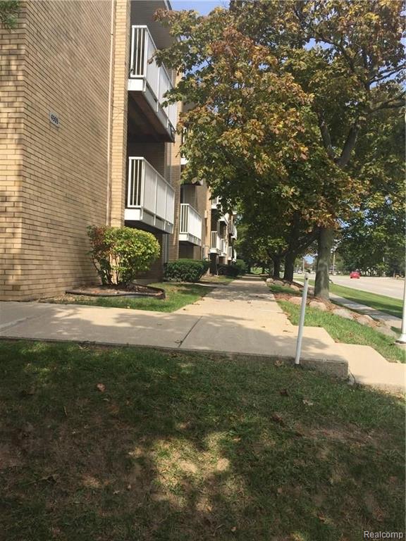 4909 Crooks Road, Unit 49 Royal Oak, MI 48073 - Photo 4 of 9