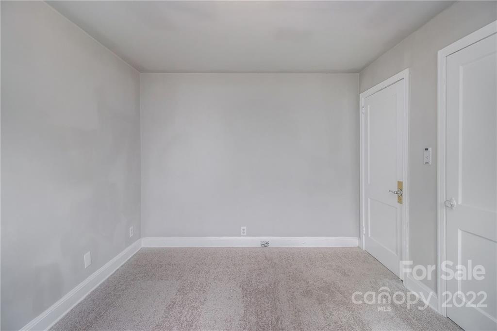 2721 Mayflower Road Charlotte, NC 28208 - Photo 13 of 19 Gallery Image 13