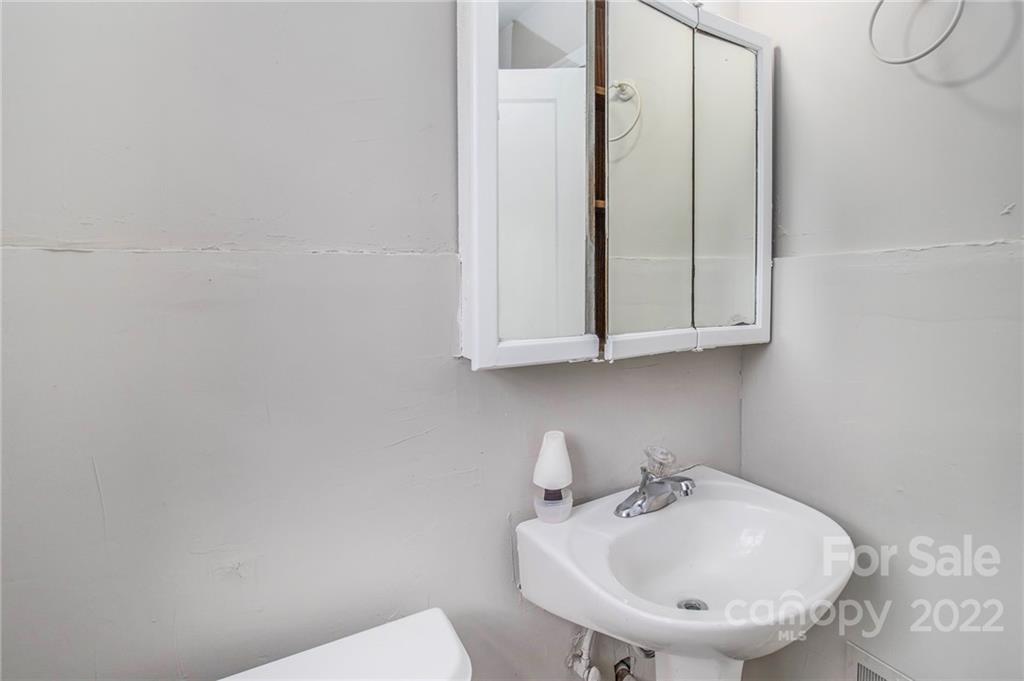 2721 Mayflower Road Charlotte, NC 28208 - Photo 16 of 19 Gallery Image 16