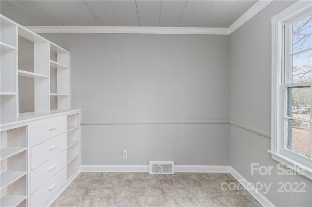 2721 Mayflower Road Charlotte, NC 28208 - Photo 6 of 19 Gallery Image 6