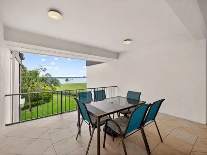 $470,000 | 1660 12 Oaks Way, Unit 303, North Palm Beach, FL 33408