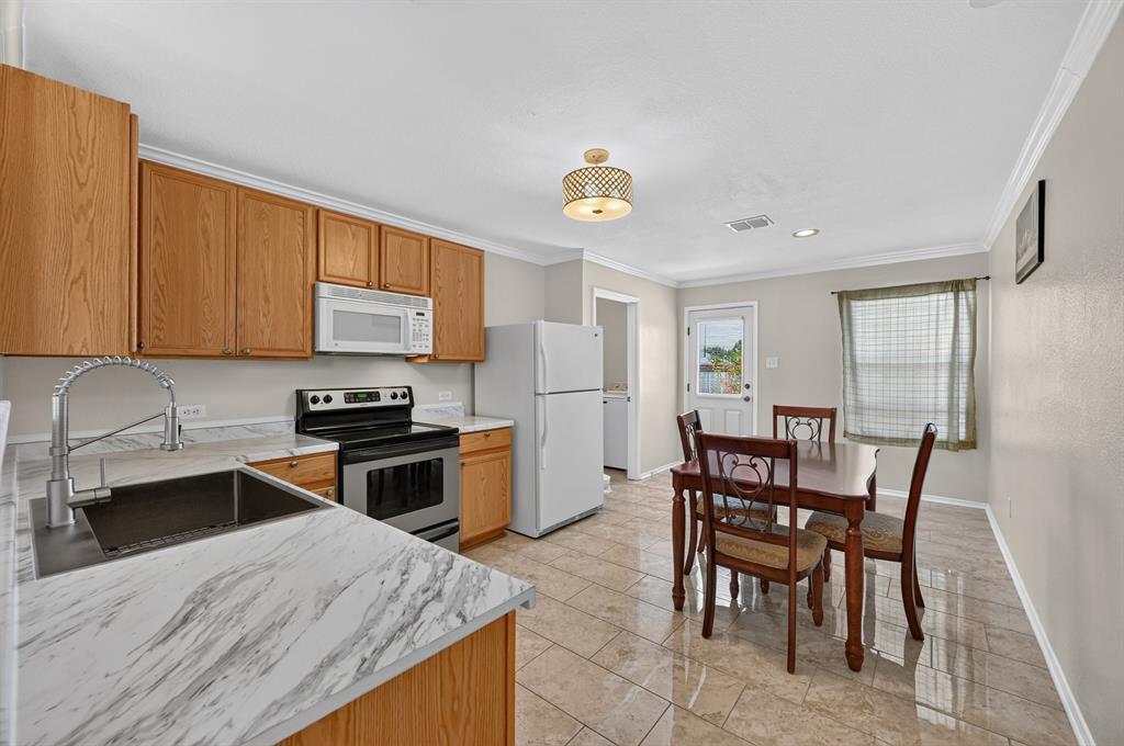 1509 Castle Ridge Road Fort Worth, TX 76140 - Photo 6 of 23 Gallery Image 6