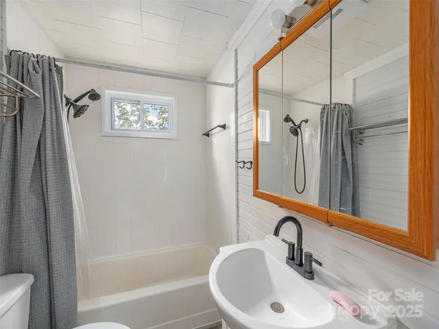 $250,000 | 39 Hemphill Road, Waynesville, NC 28785