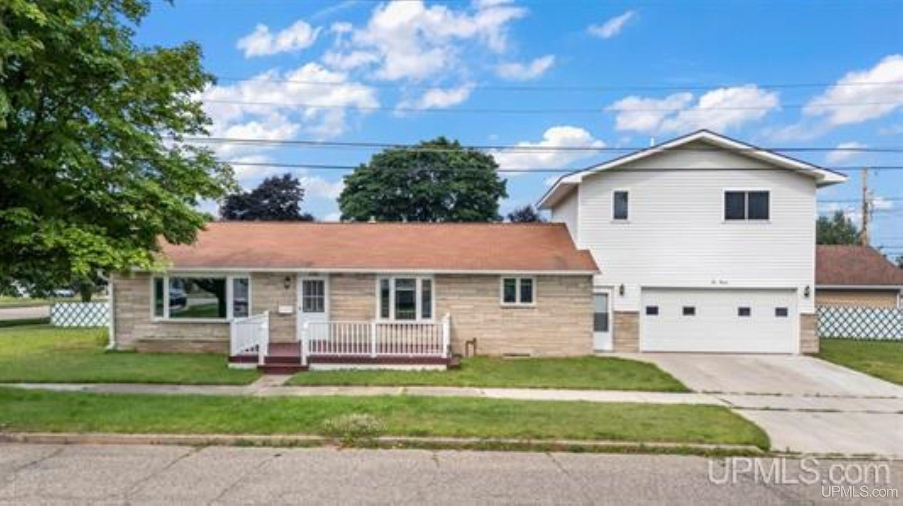 1020 South 18th Street Escanaba, MI 49829 - Photo 1 of 38