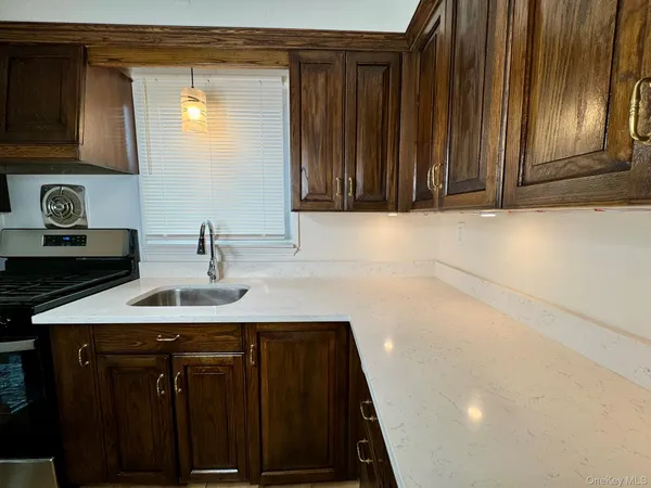 $3,200 | 15-14 200th Street, Unit 2 | Clearview