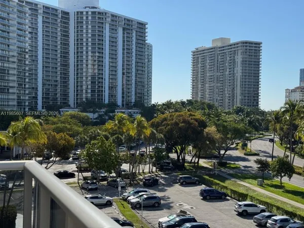 $2,500 | 3675 North Country Club Drive, Unit 508, Aventura, FL 33180
