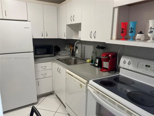 $2,500 | 3675 North Country Club Drive, Unit 508, Aventura, FL 33180