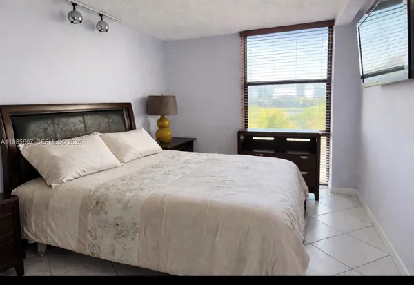 $2,500 | 3675 North Country Club Drive, Unit 508, Aventura, FL 33180