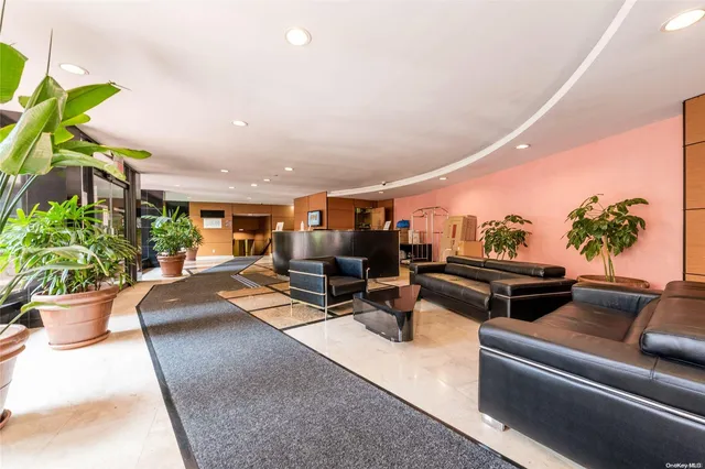 $199,000 | 139-15 83rd Avenue, Unit 406 | Briarwood