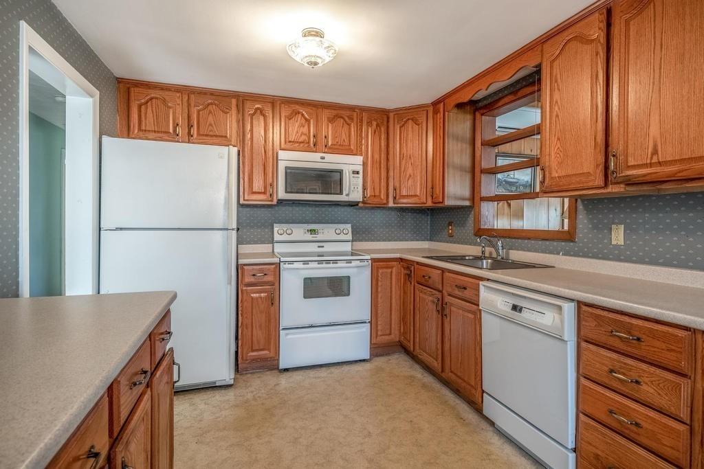 82 Edsel Road Littleton, MA 01460 - Photo 5 of 27 Gallery Image 5