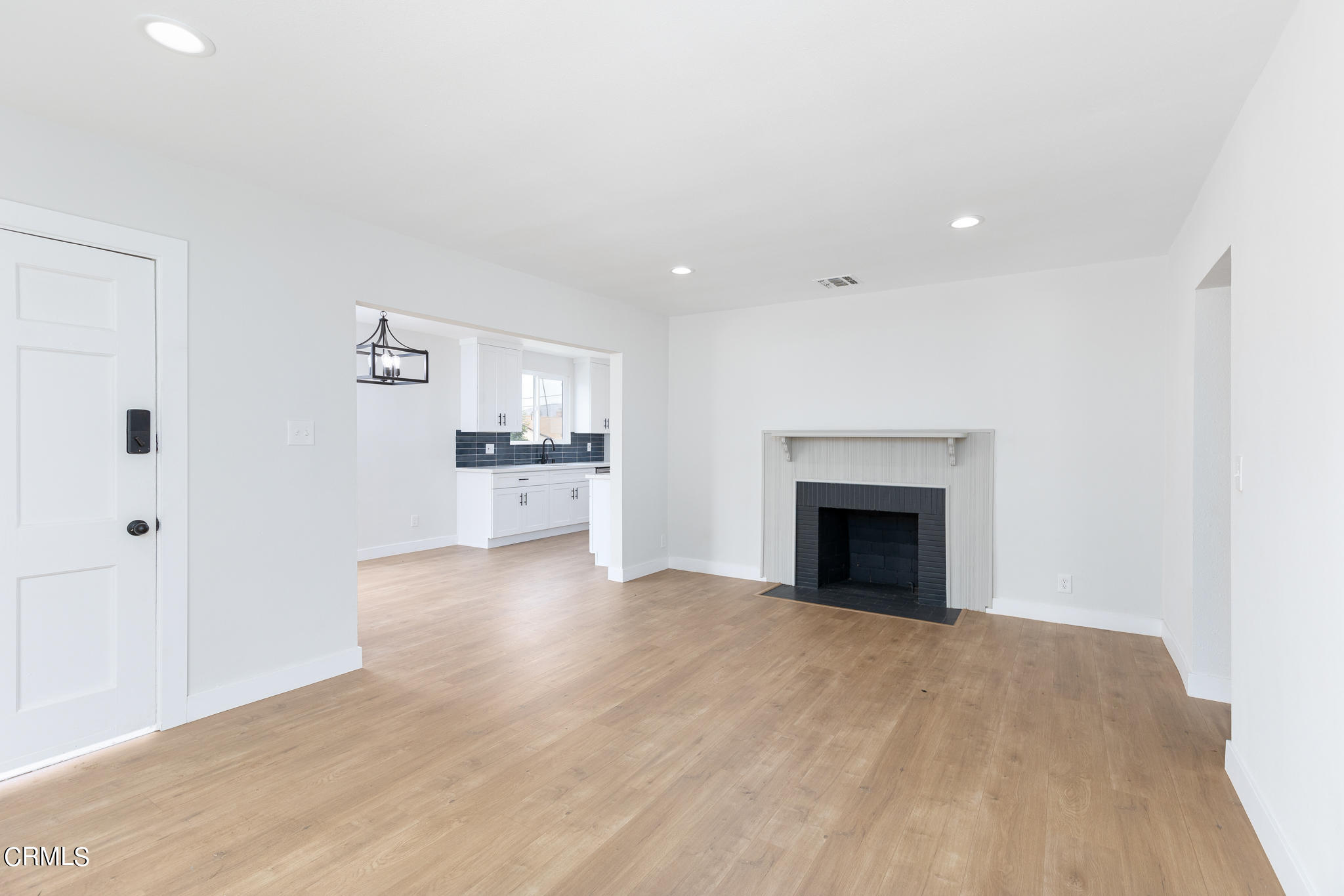 2485 Hanning Avenue Altadena, CA 91001 - Photo 4 of 36 a view of a livingroom with a fireplace