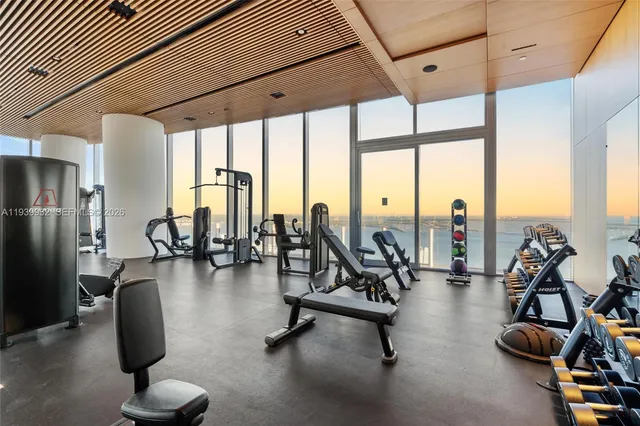 $23,000 | 300 Biscayne Blvd Way, Unit 4207, Miami, FL 33131