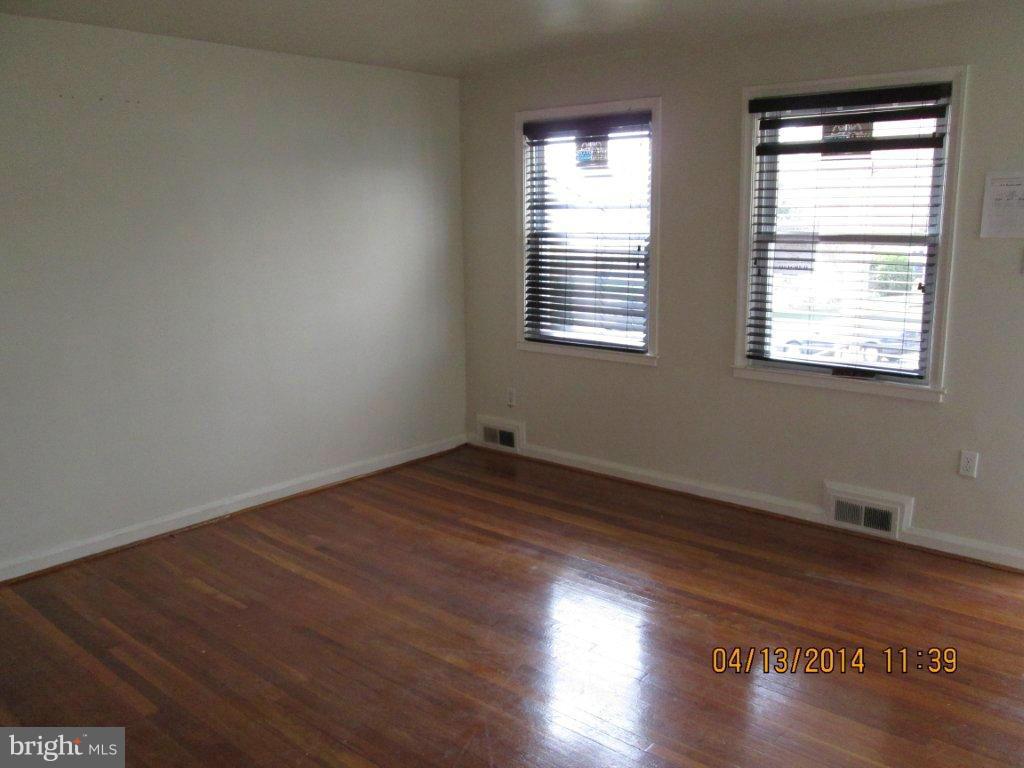 1512 Ramblewood Road Baltimore, MD 21239 - Photo 3 of 14 Living Room