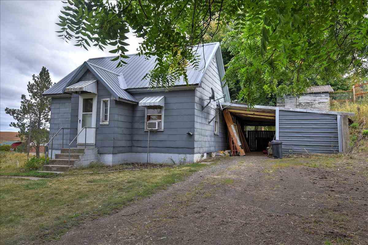 802 Seamon Road Tekoa, WA 99033 - Photo 1 of 20