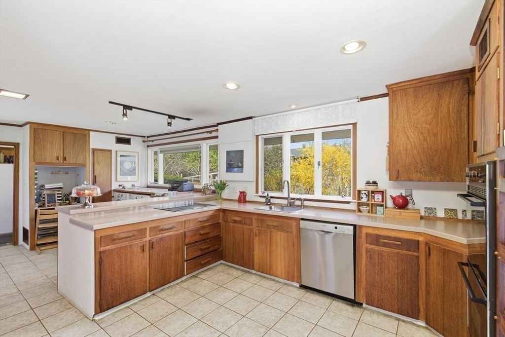 23 Alden Road Andover, MA 01810 - Photo 16 of 35 Gallery Image 16