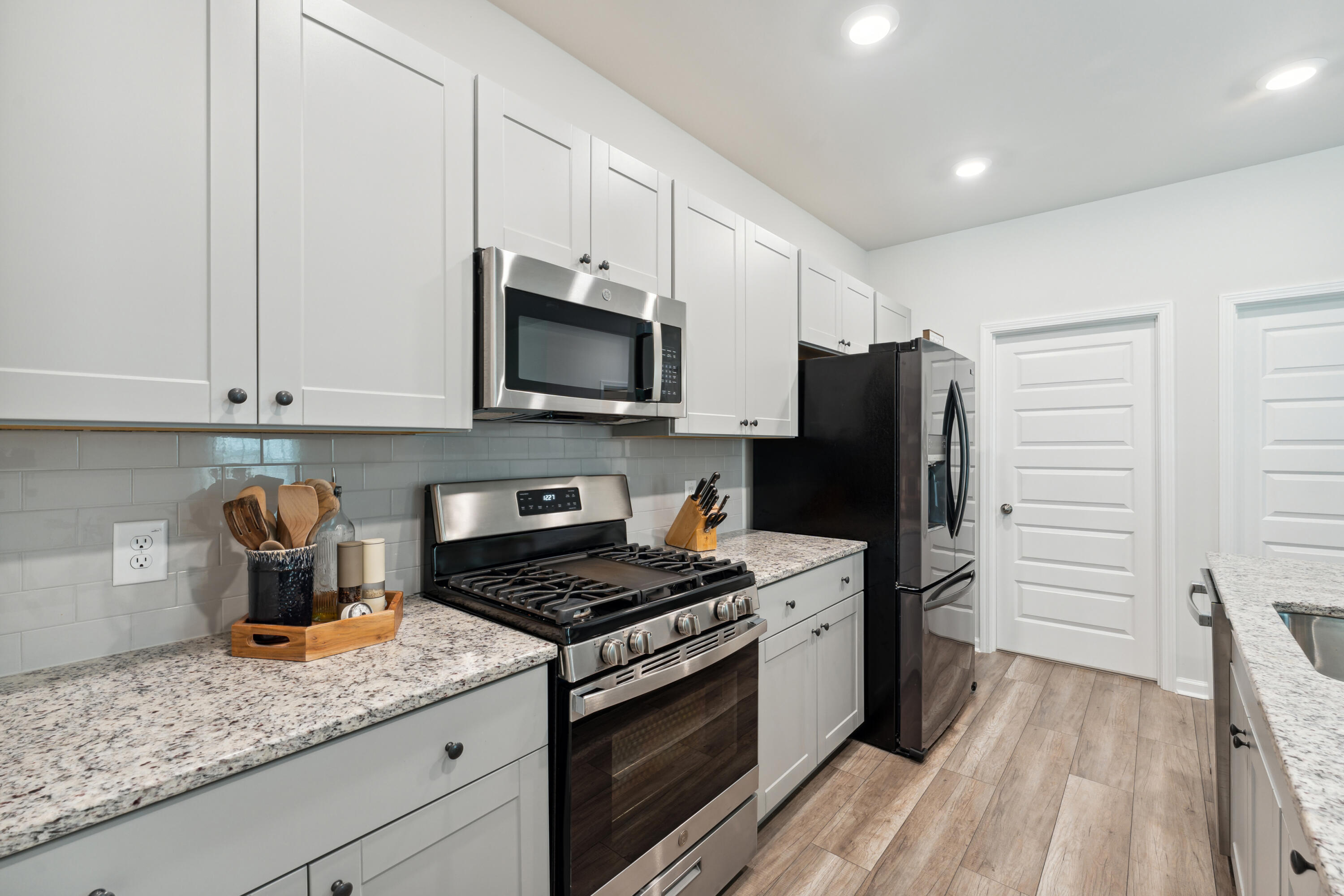 575 Spanish Wells Road Summerville, SC 29486 - Photo 7 of 24 Kitchen