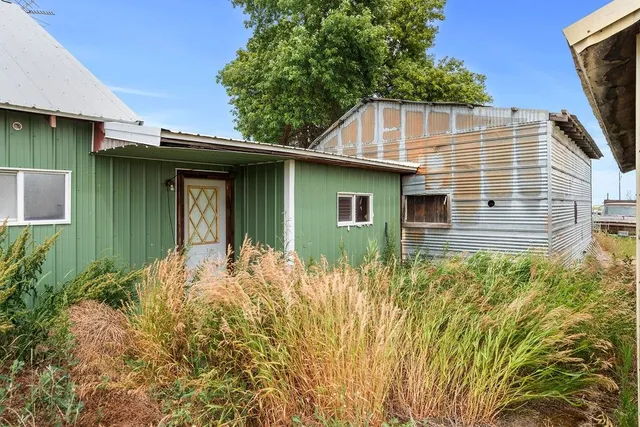 $140,000 | 160 Southwest Creston Avenue, Creston, WA 99117