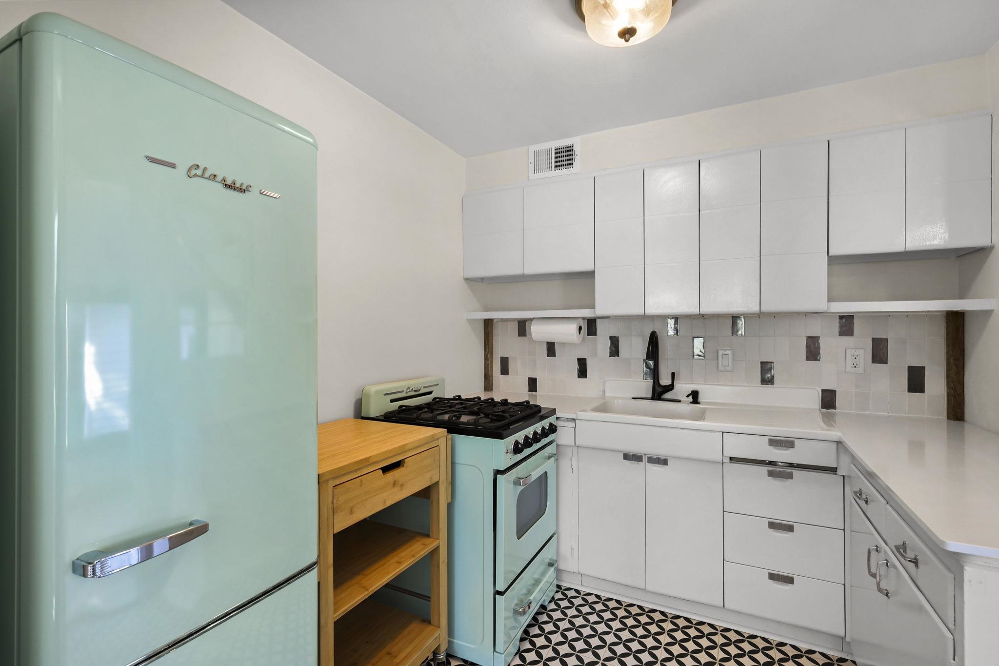 326 South Midvale Boulevard Madison, WI 53705 - Photo 11 of 31
