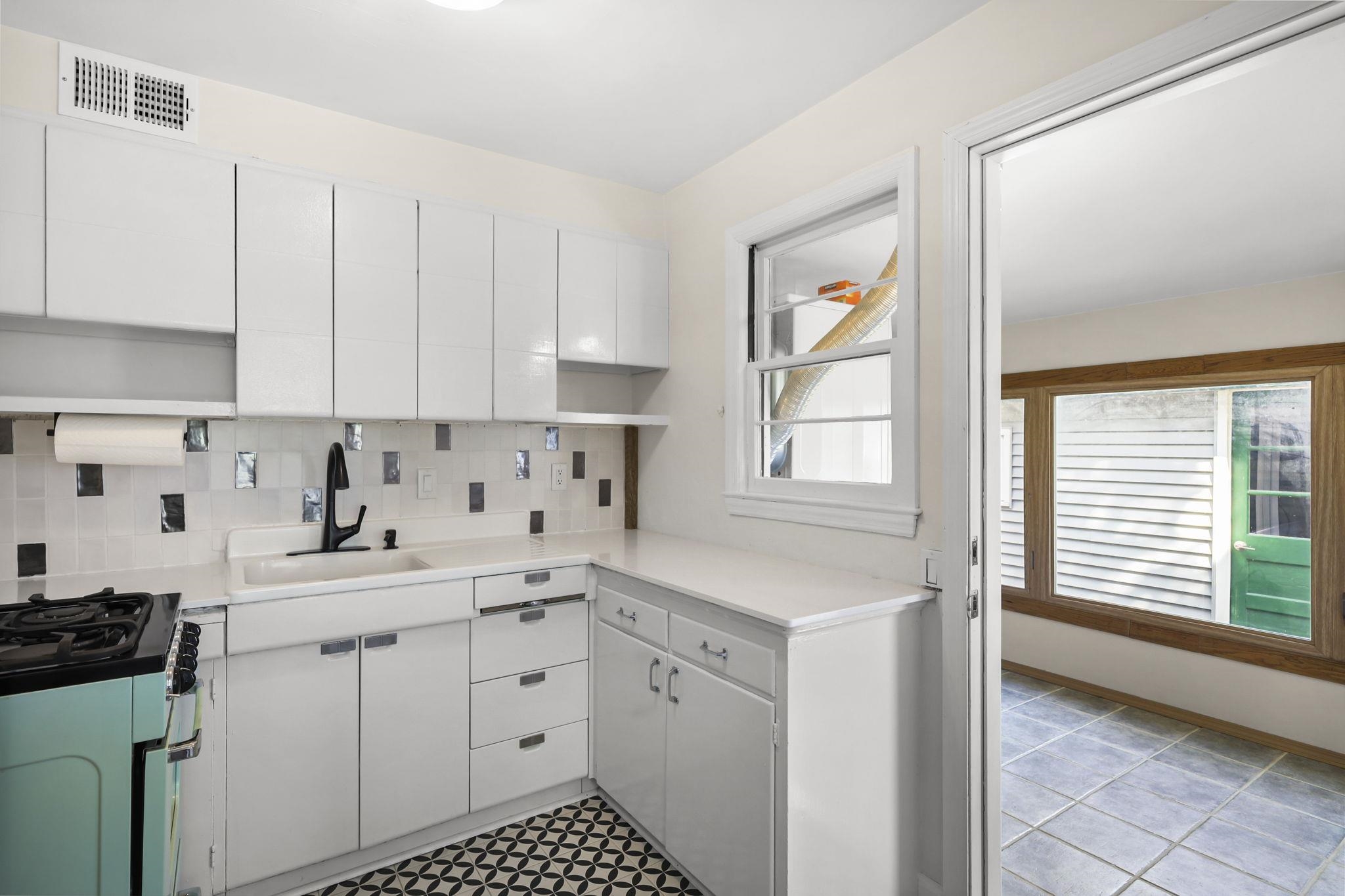 326 South Midvale Boulevard Madison, WI 53705 - Photo 12 of 31