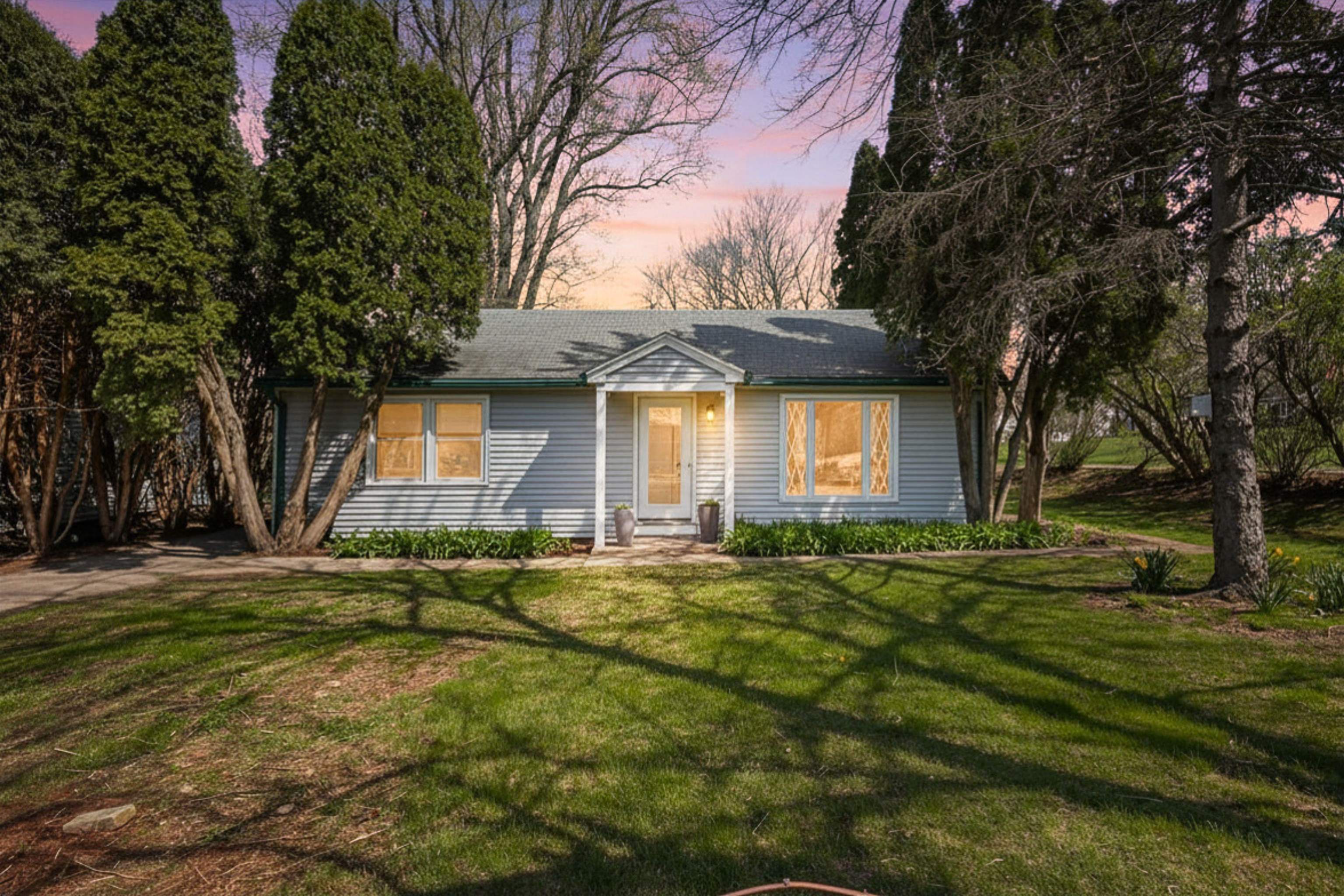 326 South Midvale Boulevard Madison, WI 53705 - Photo 3 of 31