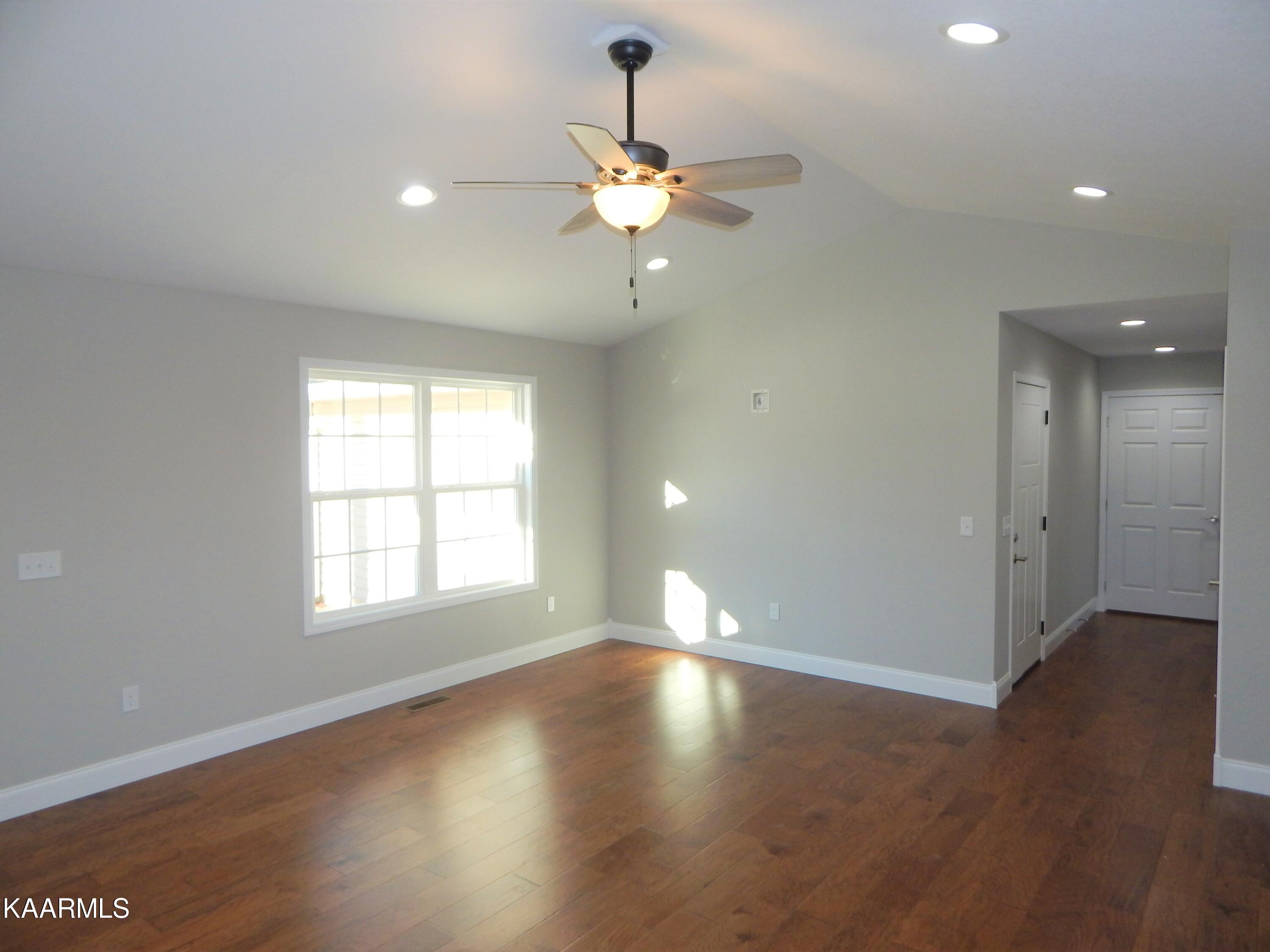 107 Peebles Road Crossville, TN 38558 - Photo 4 of 22 4