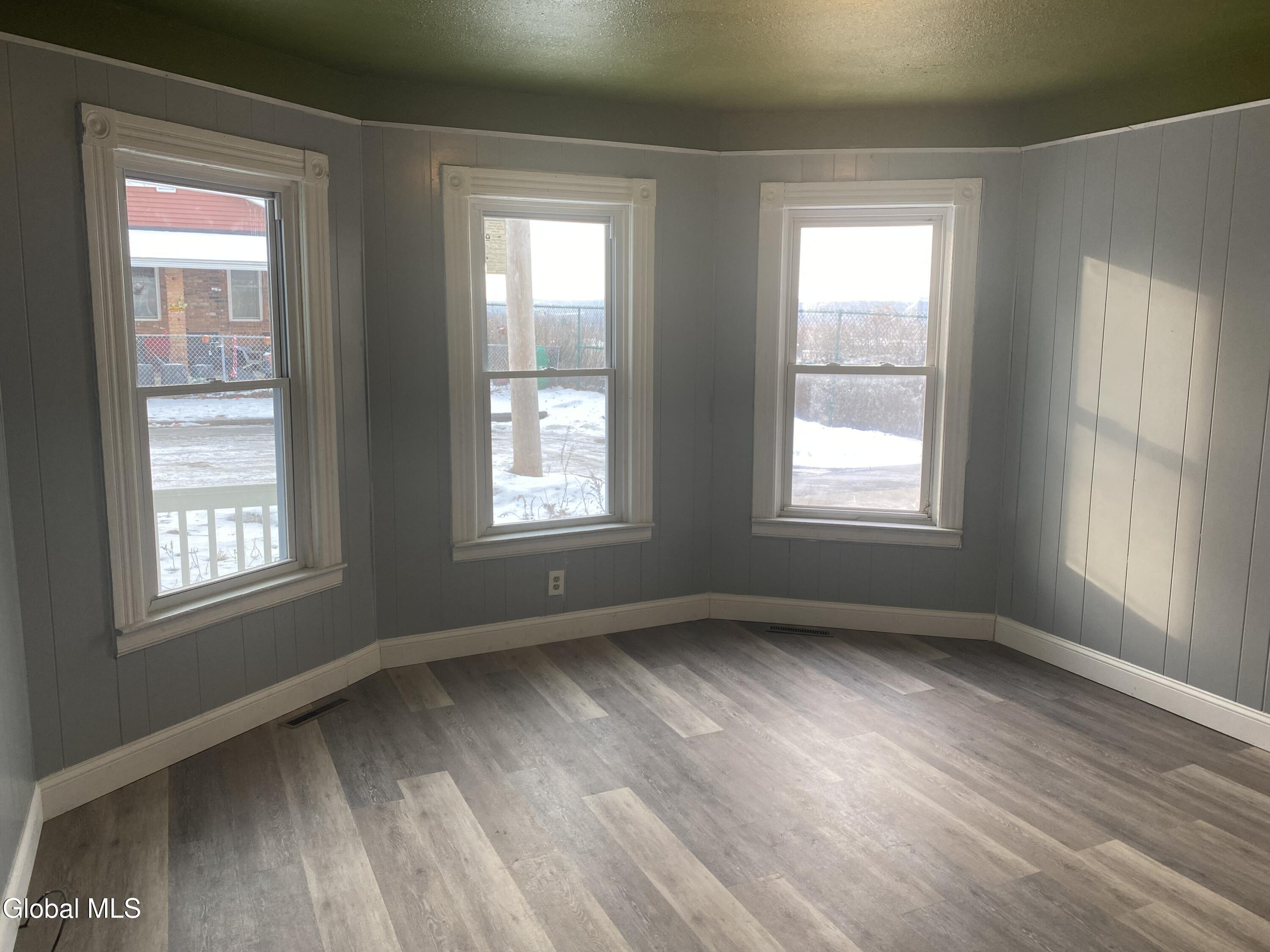 609 Bluff Avenue Schenectady, NY 12303 - Photo 11 of 44 IMG_7885