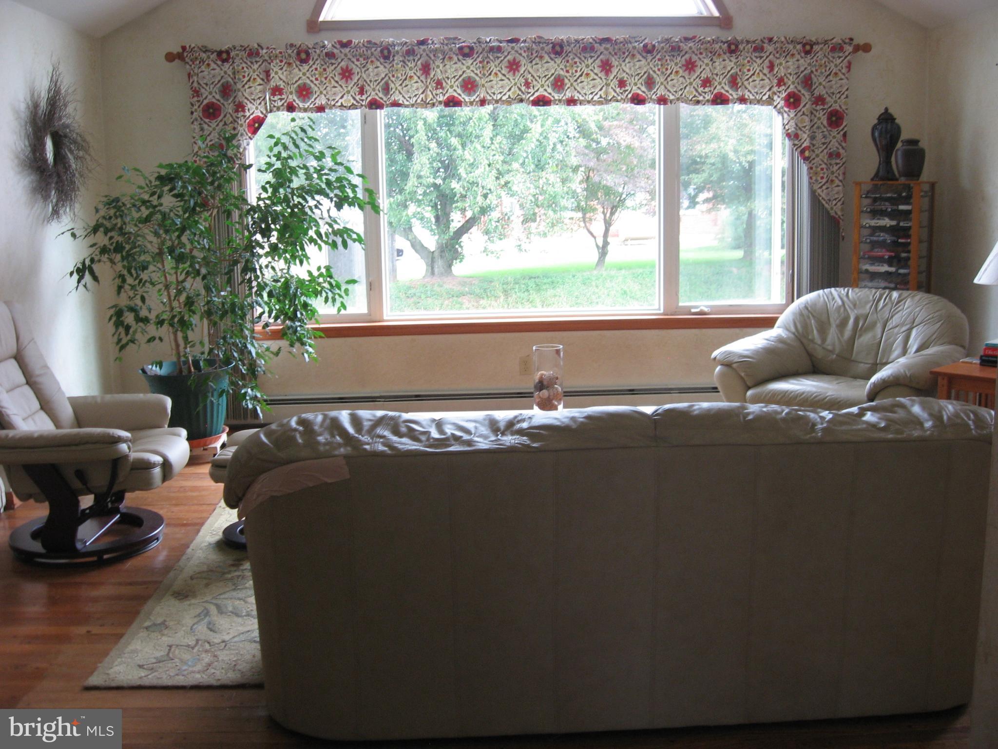 102 Hart Road Oxford, PA 19363 - Photo 14 of 26 Living room with picture window