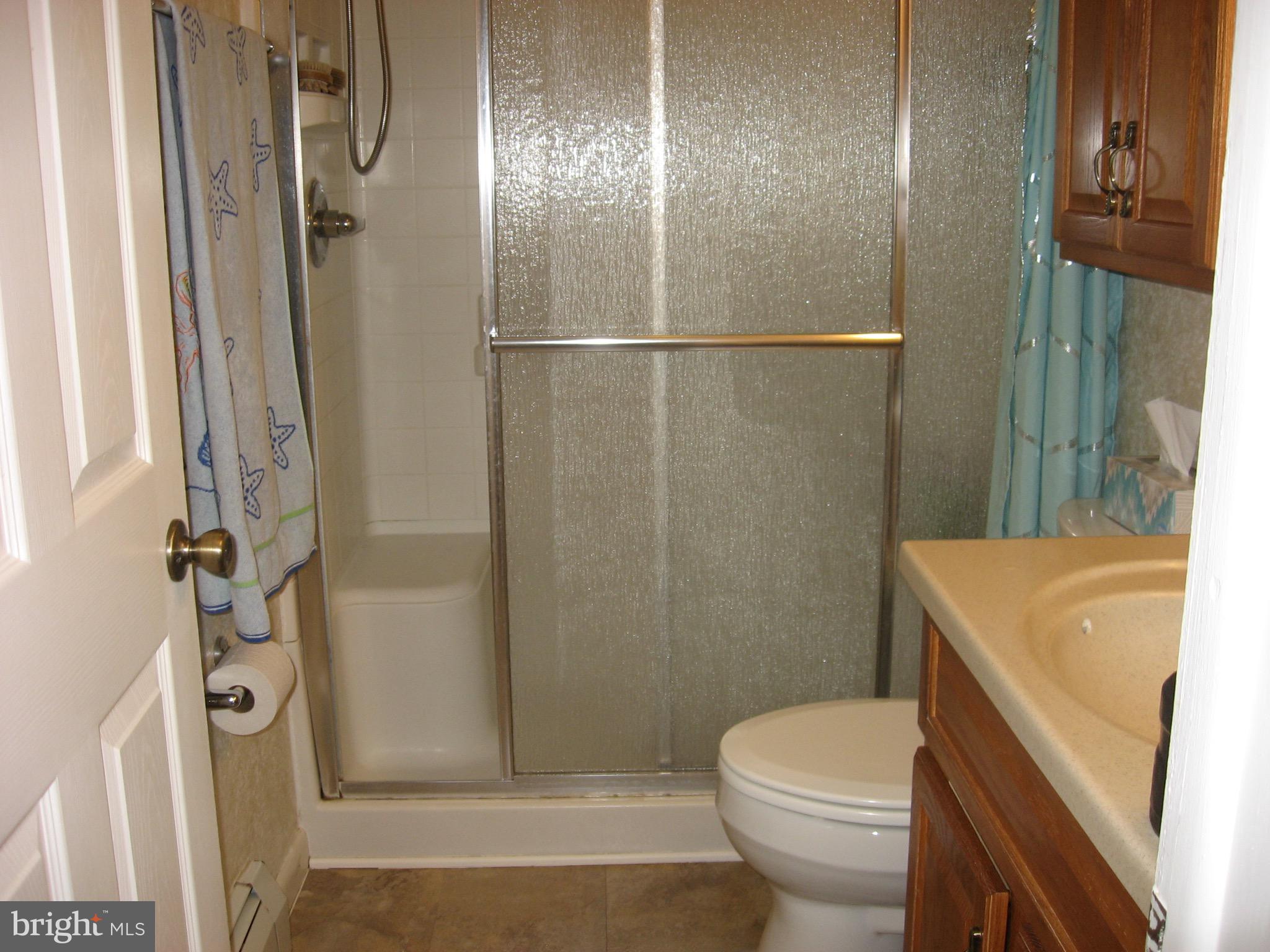102 Hart Road Oxford, PA 19363 - Photo 15 of 26 Hall bath