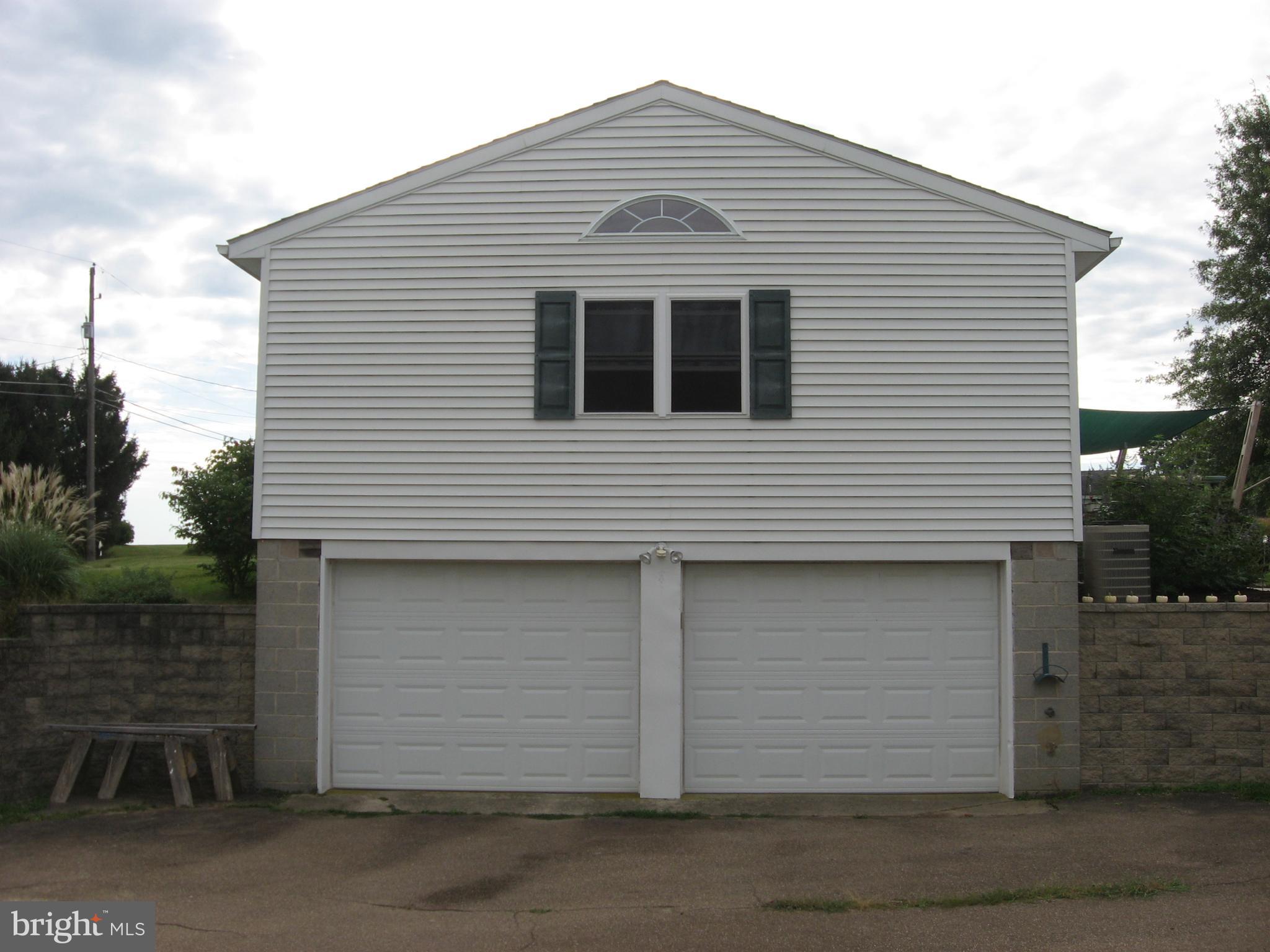 102 Hart Road Oxford, PA 19363 - Photo 3 of 26 Attached two car garage
