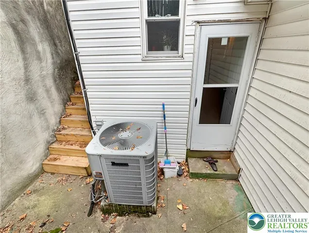 a view of a pathway of a house