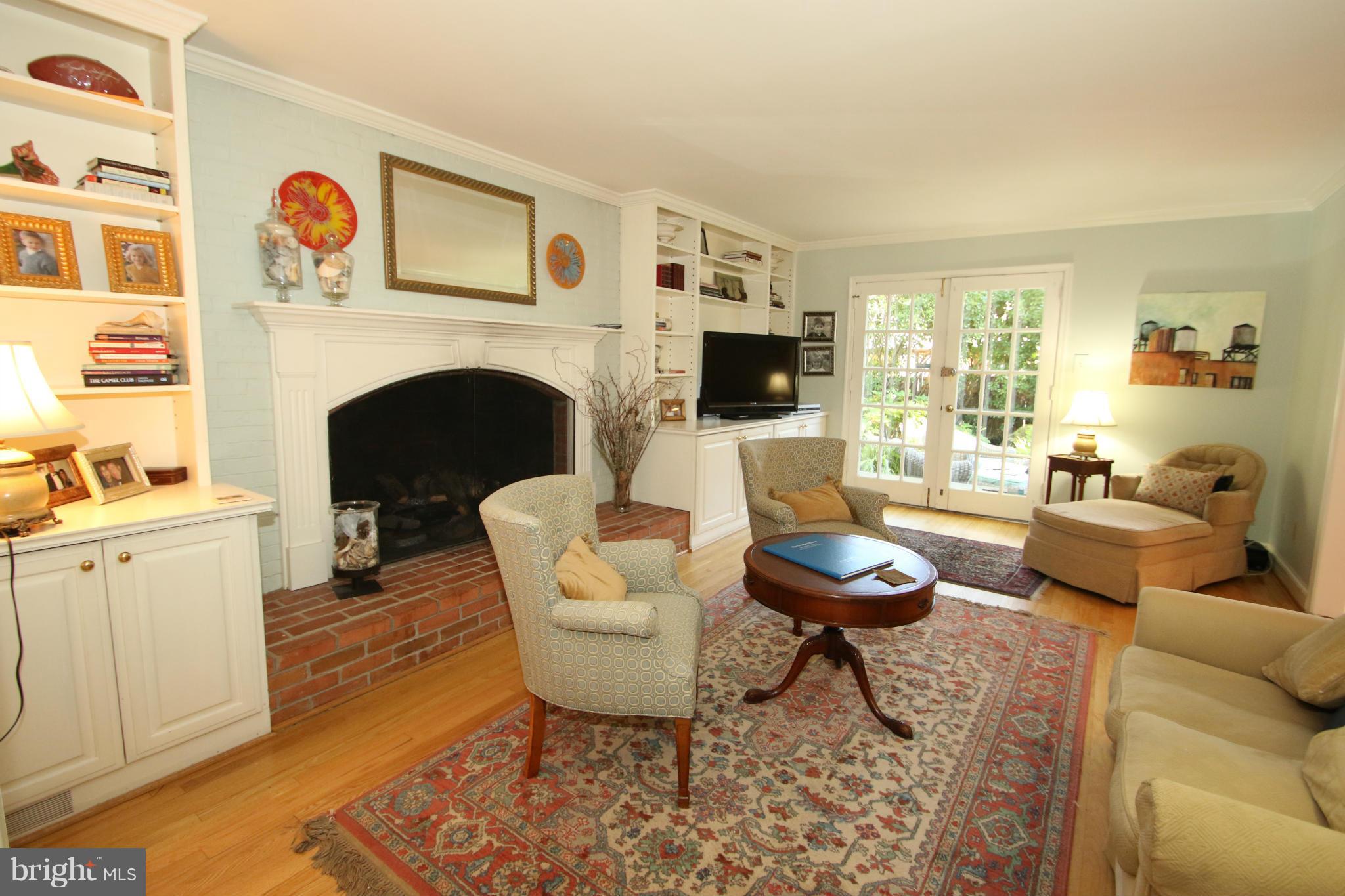 1605 Stonebridge Road Alexandria, VA 22304 - Photo 2 of 30 Family Room w/ gas fireplace
