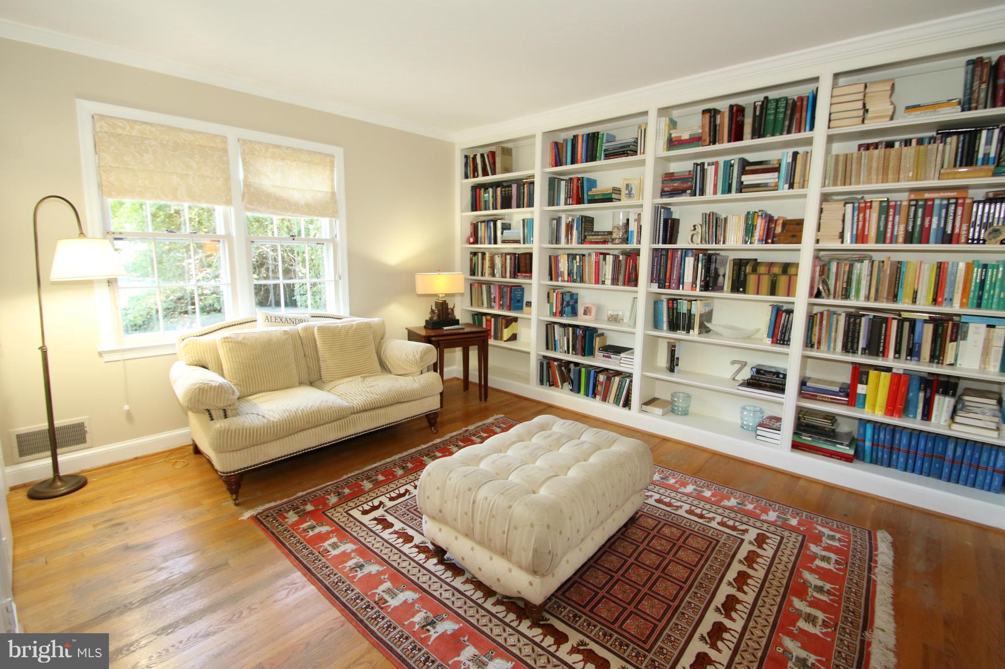 1605 Stonebridge Road Alexandria, VA 22304 - Photo 16 of 30 Curl up for a good read!