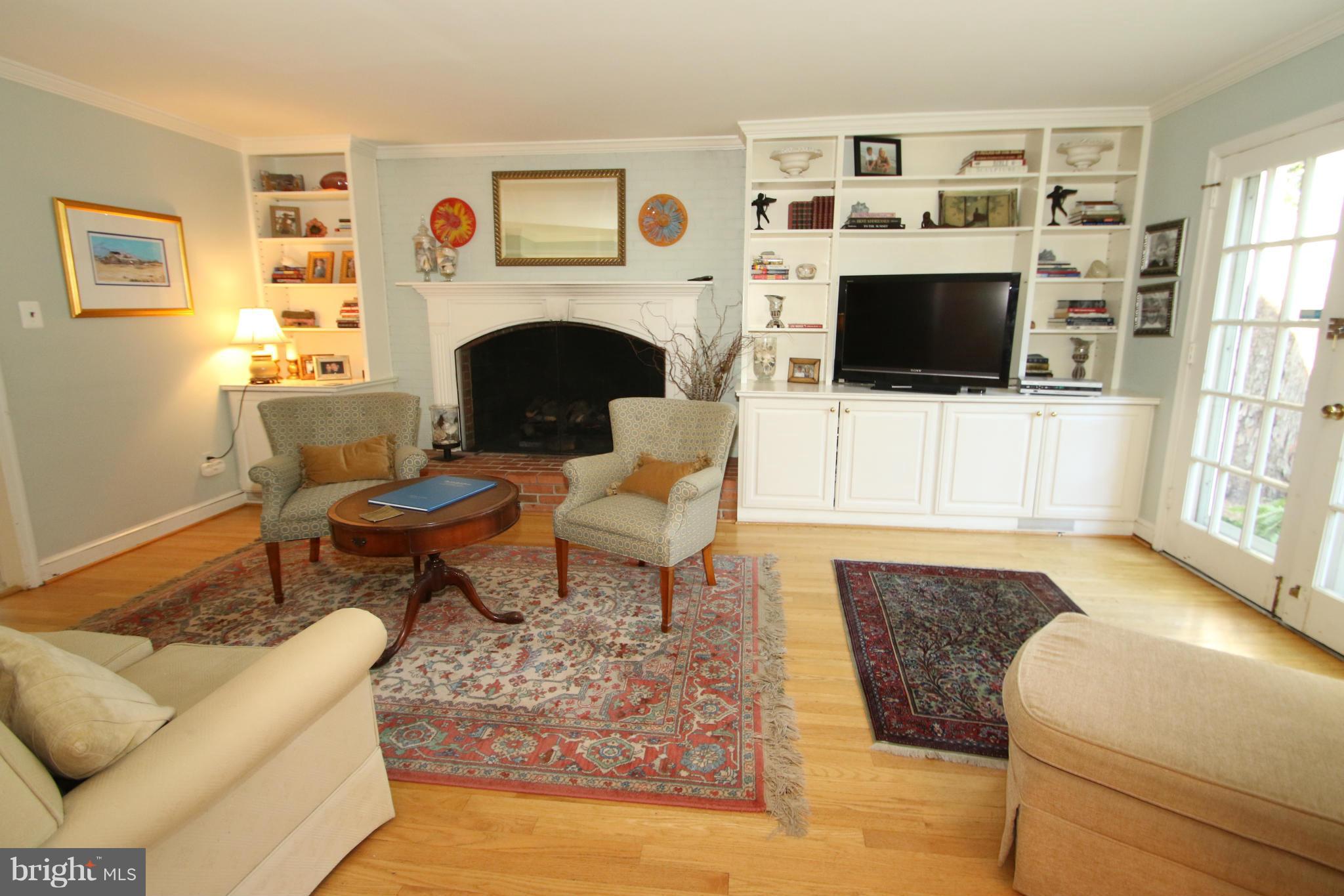 1605 Stonebridge Road Alexandria, VA 22304 - Photo 3 of 30 Family Room w/ built-in shelving