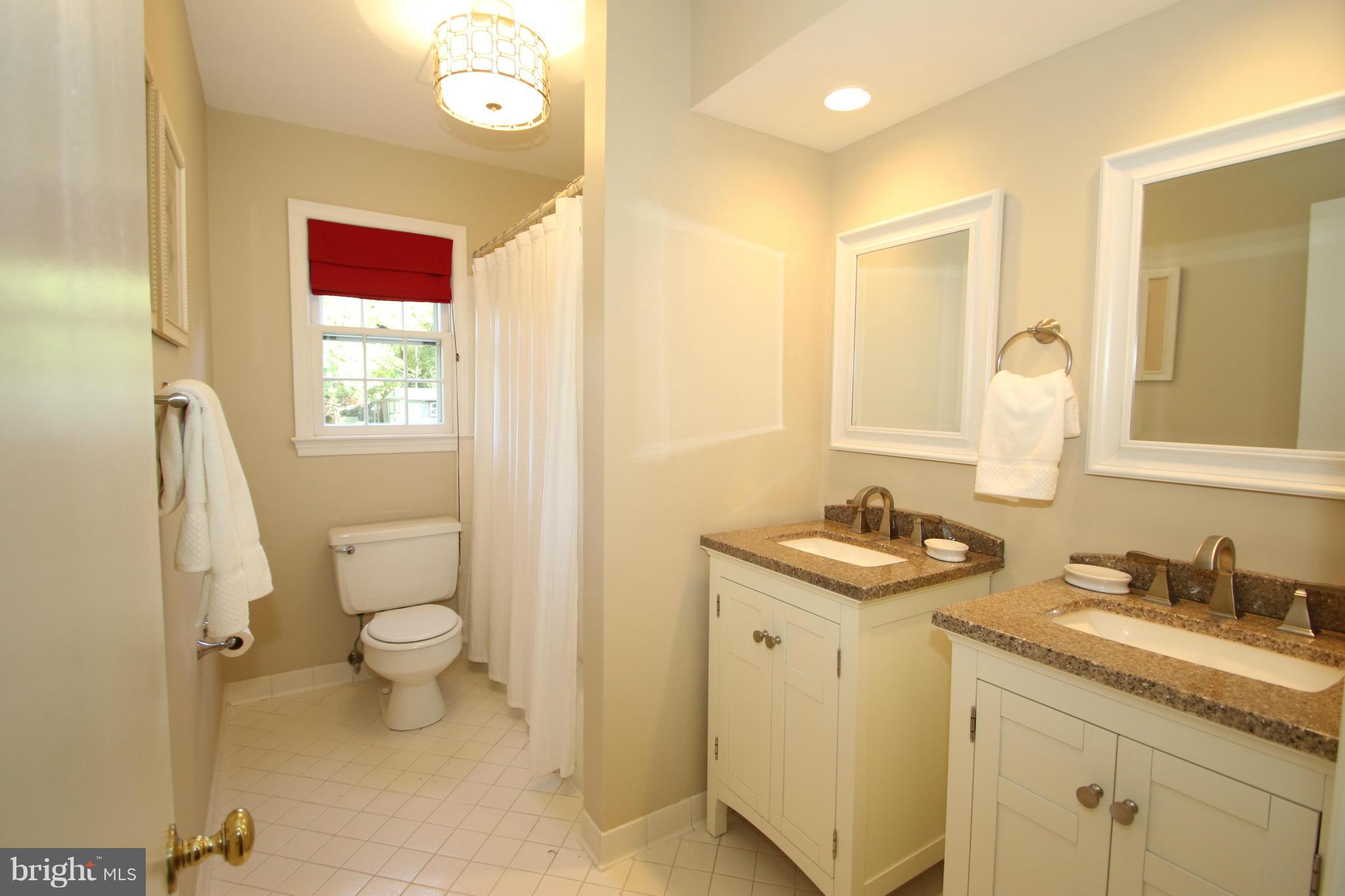 1605 Stonebridge Road Alexandria, VA 22304 - Photo 25 of 30 Hallway bath on upper level