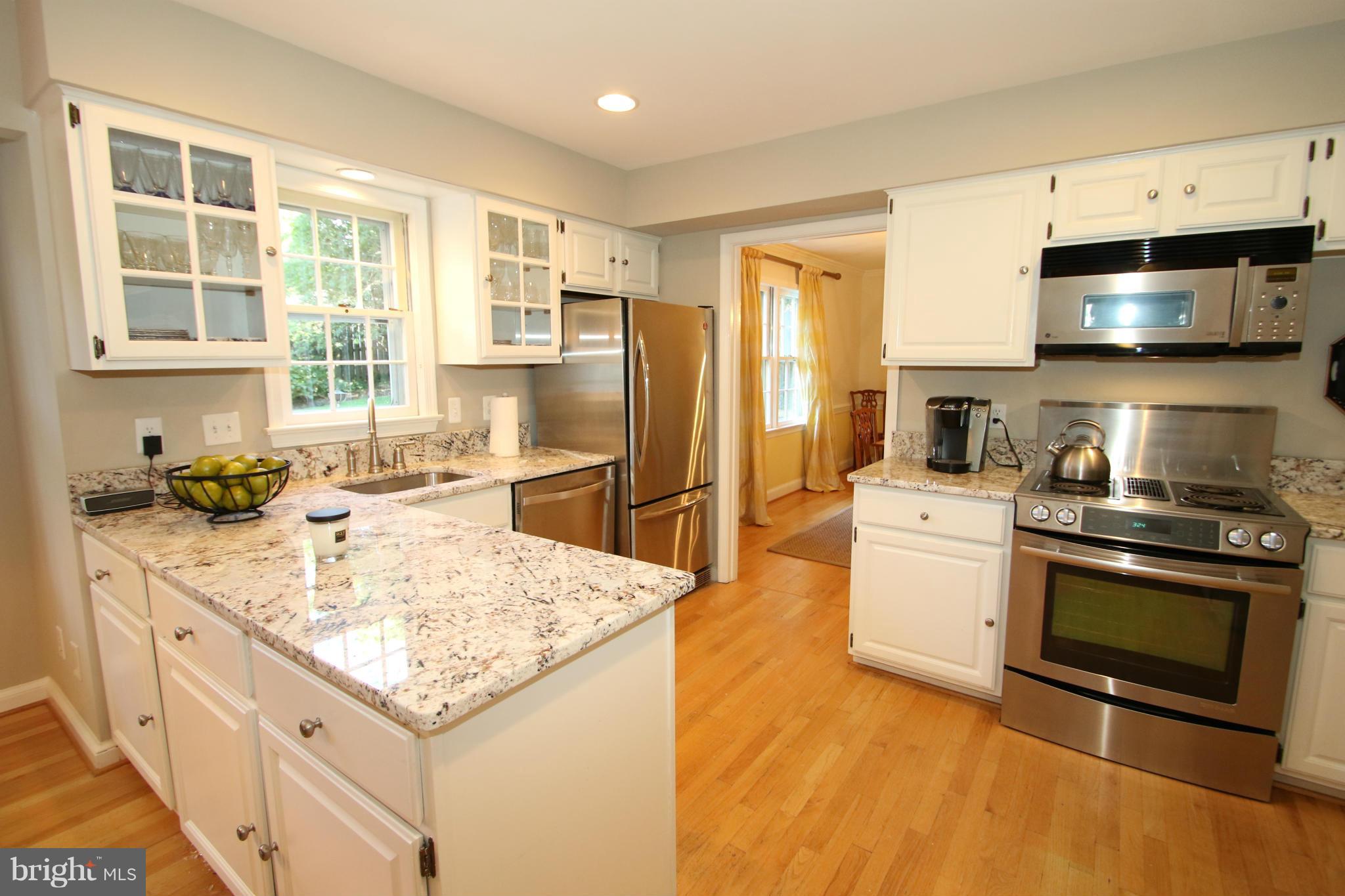 1605 Stonebridge Road Alexandria, VA 22304 - Photo 6 of 30 Kitchen with new granite counters