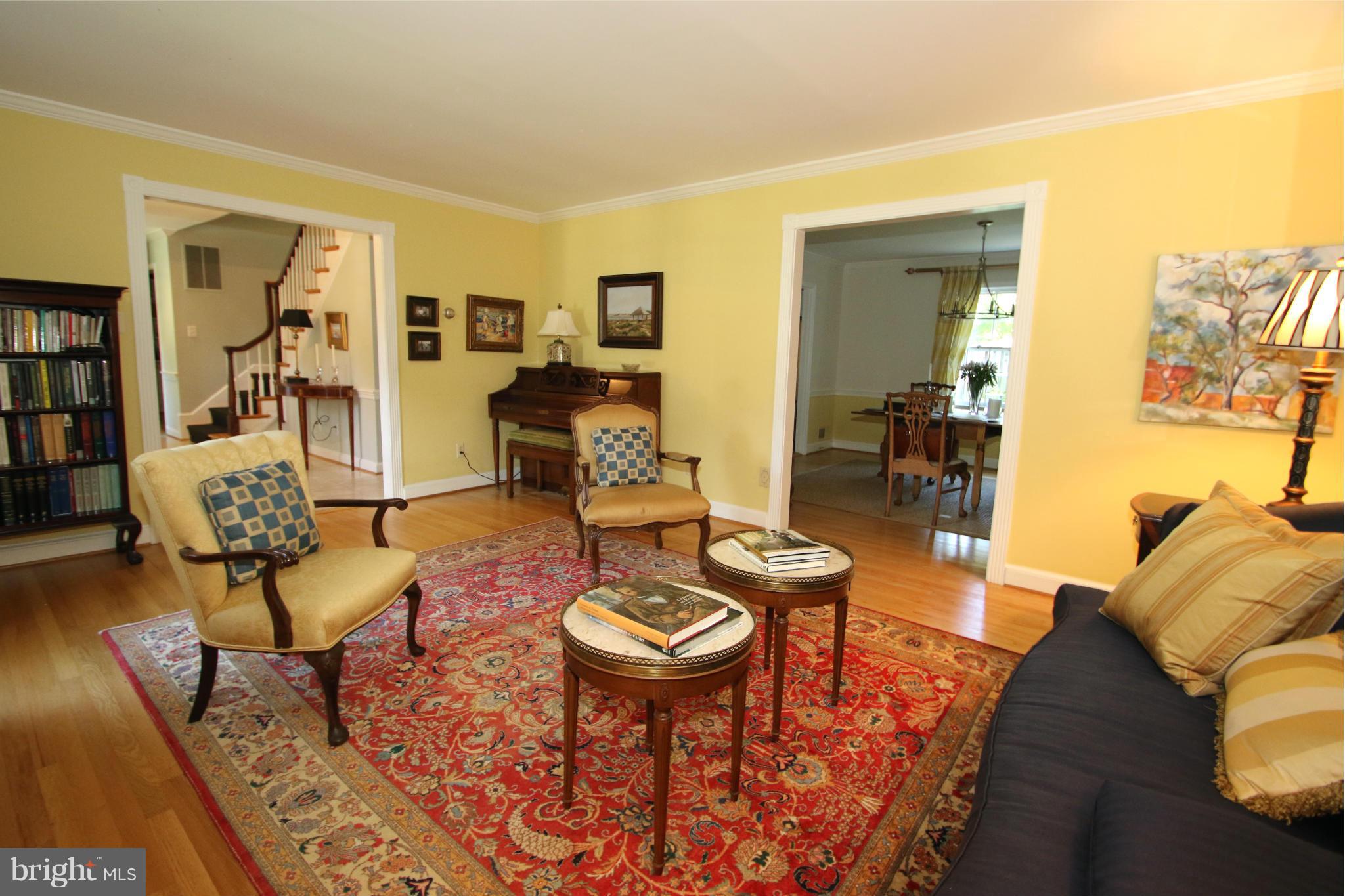 1605 Stonebridge Road Alexandria, VA 22304 - Photo 9 of 30 Living Room with classic crown molding