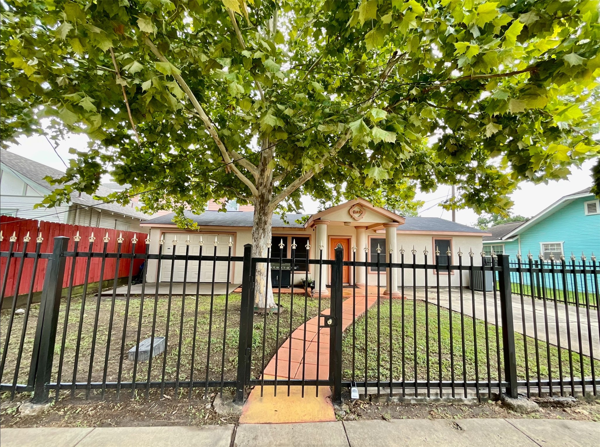 910 Coronado Street Houston, TX 77009 - Photo 2 of 8