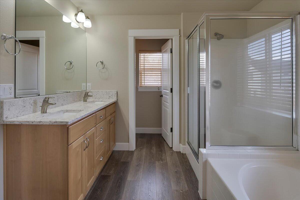 20370 Murphy Road Bend, OR 97702 - Photo 16 of 33 Primary Suite Bathroom
