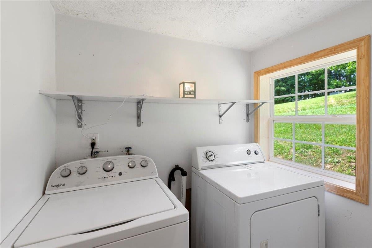2528 Old Hurst Road Hiwassee, VA 24347 - Photo 29 of 38 Gallery Image 29