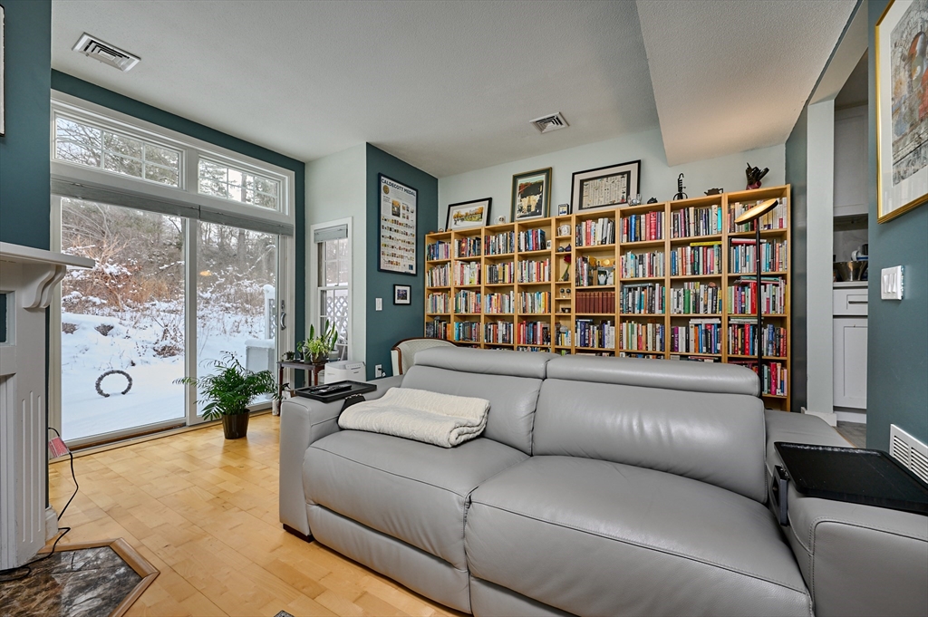 75 Amity Place, Unit 75 Amherst, MA 01002 - Photo 8 of 42